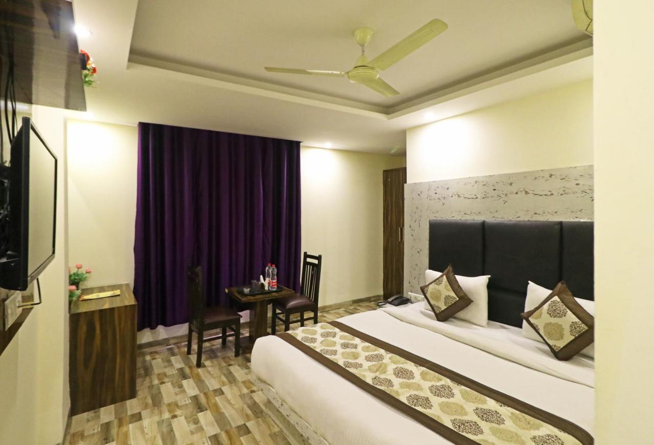 Hotel Smart Signature New Delhi Buitenkant foto